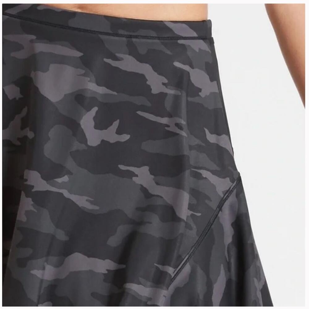 ATHLETA Black Match Point Camouflage Skort Size Medium - Picture 5 of 14